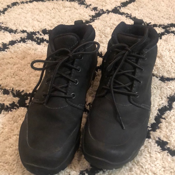 black merrell boots